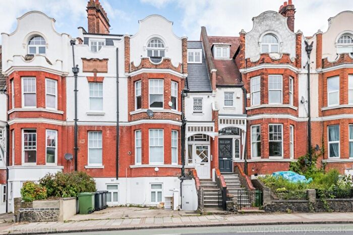 Flat To Rent In Thurlow Park Road London, SE21