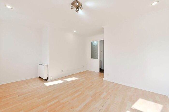 1 Bedroom Flat To Rent In Nimrod Close, Hayes And Harlington, Northolt, UB5