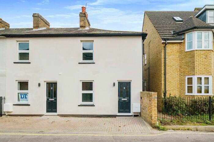 2 Bedroom House To Rent In Lowfield Lane, Hoddesdon, EN11