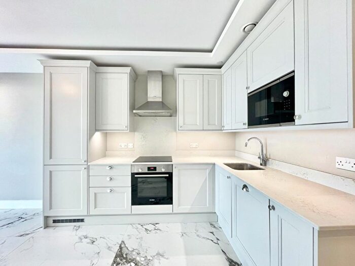 2 Bedroom Flat To Rent In Barundi Court, The Mall, W5