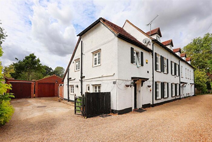5 Bedroom Semi-Detached House For Sale In Bath Road, West Drayton, UB7