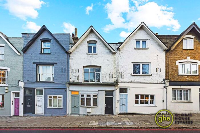 4 Bedroom Maisonette For Sale In Battersea Rise, Battersea, London, SW11