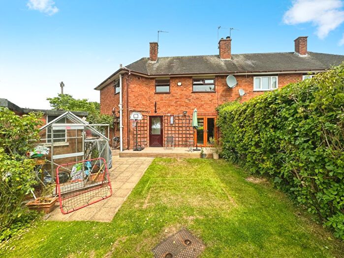 3 Bedroom Semi-Detached House For Sale In Kinlet Close, Castlecroft, Wolverhampton, WV3