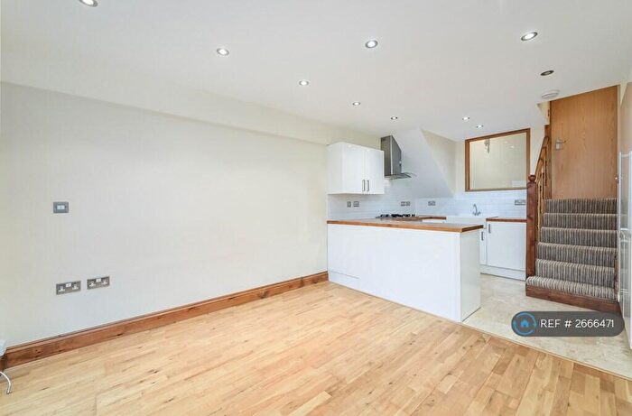 2 Bedroom Flat To Rent In Jowett Street, London, SE15