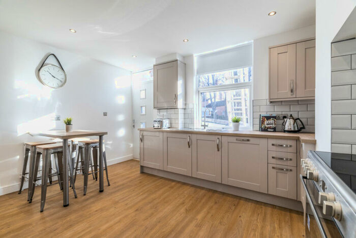 6 Bedroom Terraced House To Rent In Woodsley Road, Leeds, LS3