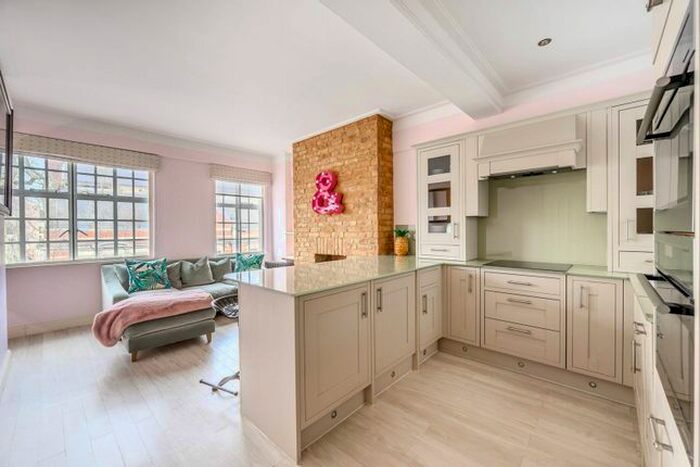 1 Bedroom Flat To Rent In Kings Court North, Chelsea, London, SW3