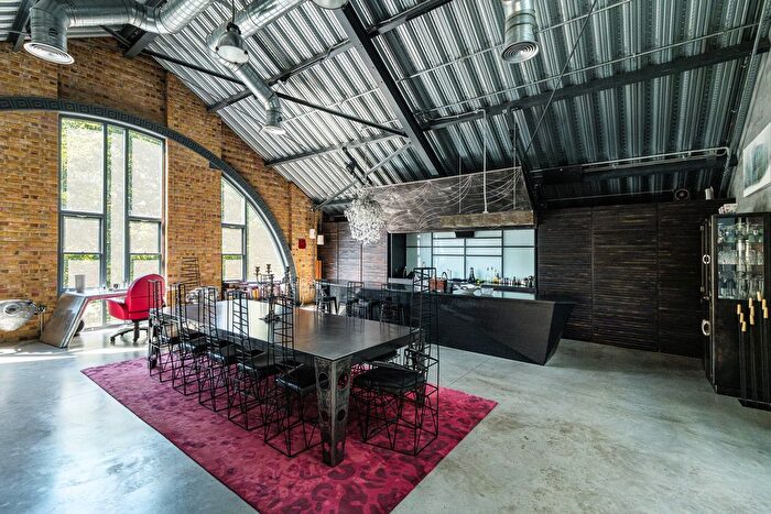 4 Bedroom Flat For Sale In Embassy Works, London, SW8