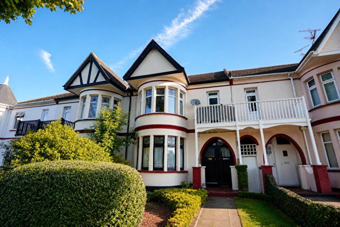 3 Bedroom Flat To Rent In Riviera Drive, Southend-On-Sea, SS1
