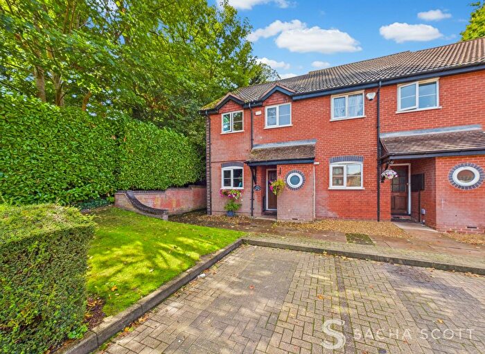 3 Bedroom End Of Terrace House For Sale In Upper Dunnymans, Banstead, SM7