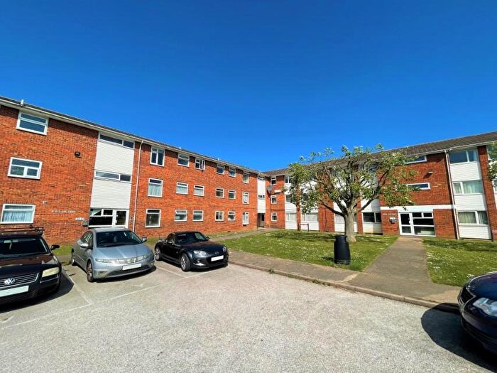 1 Bedroom Apartment To Rent In Broad Oak Court, Handcross Road, Luton, LU2