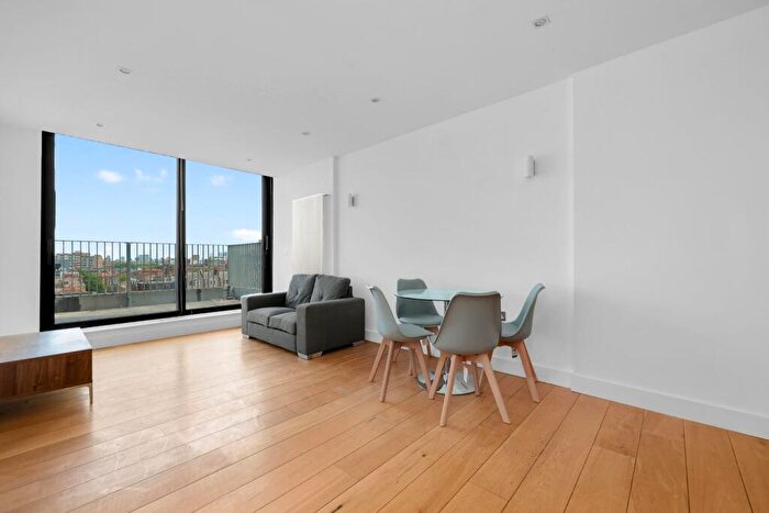 2 Bedroom Apartment To Rent In Plumbers Row, London, E1