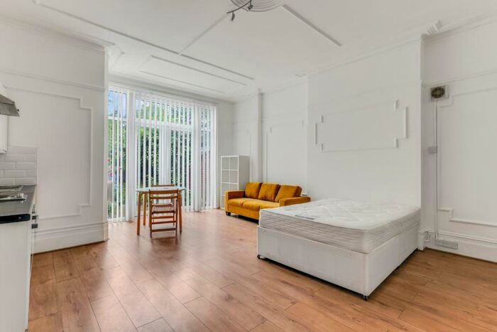 Studio To Rent In Manstone Road, Cricklewood, NW2