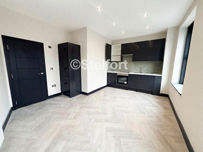 3 Bedroom Maisonette To Rent In New Cross Road, London, SE14