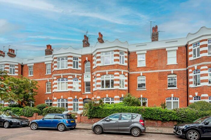 2 Bedroom Flat To Rent In Castelnau Gardens, Castelnau, London, SW13