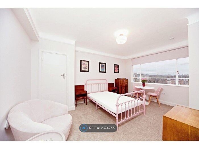 Studio To Rent In Du Cane Court, London, SW17