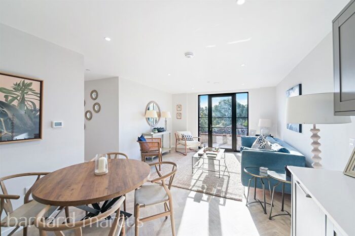 2 Bedroom Flat For Sale In Fallsbrook Road, London, SW16