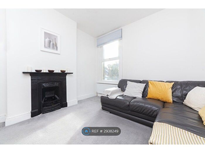 4 Bedroom Maisonette To Rent In Clarendon Road, London, SW19
