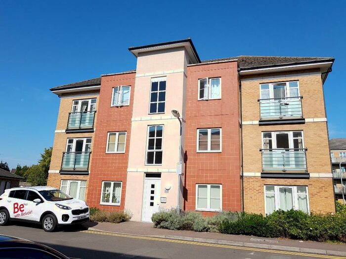 1 Bedroom Flat To Rent In The Parklands, Dunstable, LU5