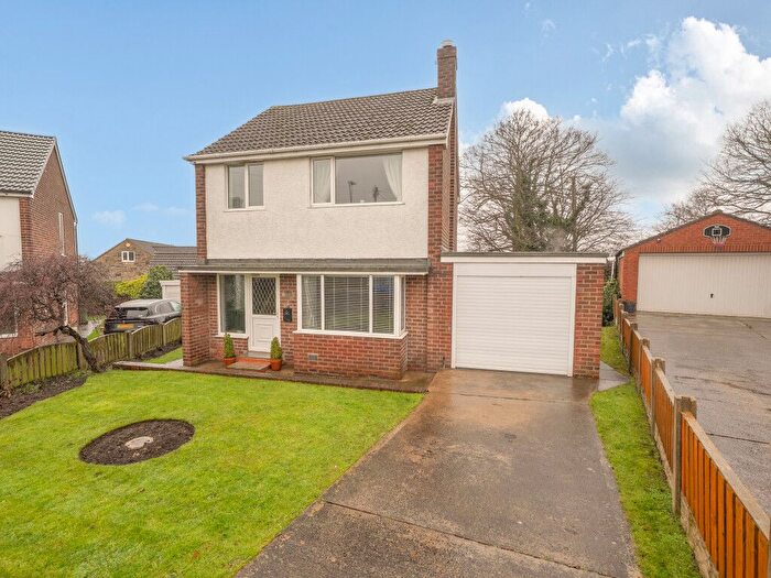 3 Bedroom Detached House For Sale In Birkwood Avenue, Sharlston Common, Wakefield, West Yorkshire, WF4