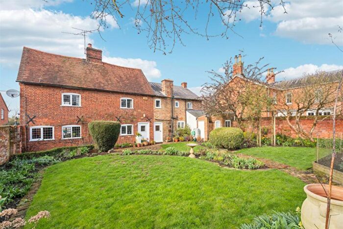 3 Bedroom Detached House For Sale In Dunton Road, Stewkley, Buckinghamshire, LU7