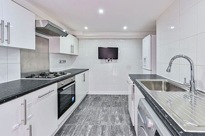 1 Bedroom Flat To Rent In Warwick Gardens, High Street Kensington, London, W14