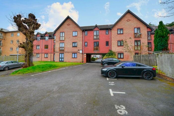 2 Bedroom Flat To Rent In Hill Lane, Southampton, SO15
