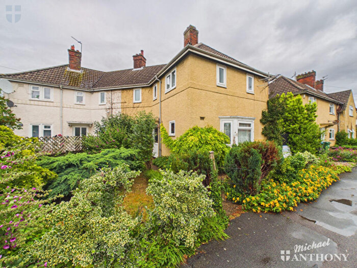 4 Bedroom Detached House For Sale In Prebendal Avenue, Aylesbury, HP21