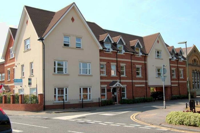 1 Bedroom Apartment To Rent In Addlestone, KT15