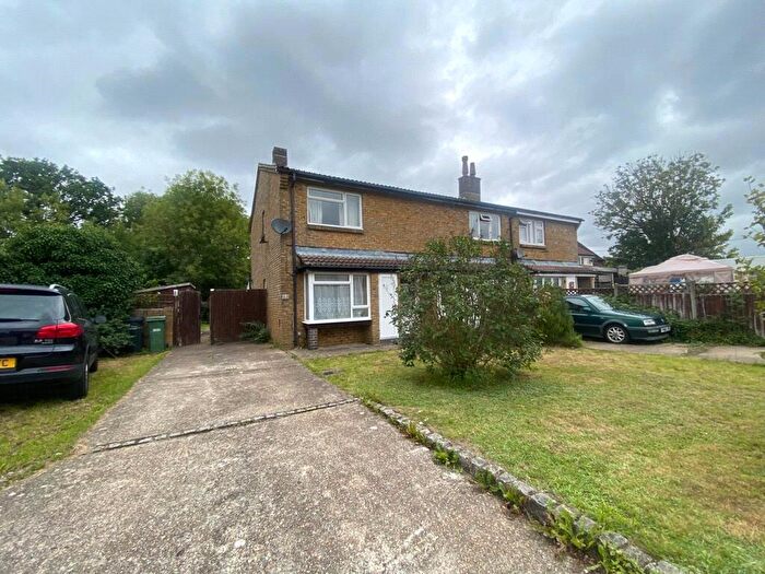 2 Bedroom End Of Terrace House To Rent In Denton Close, Redhill, Surrey, RH1