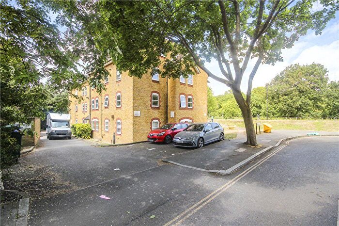 1 Bedroom Flat To Rent In Riggindale Road, London, SW16