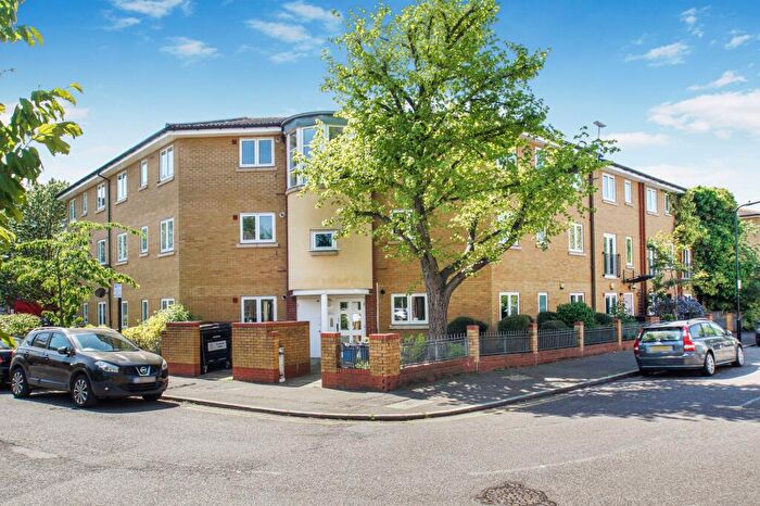 2 Bedroom Apartment To Rent In Prince Edward Road, London, E9