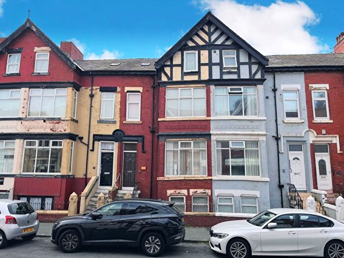 8 Bedroom Terraced House For Sale In Lonsdale Road, Blackpool, Lancashire, FY1