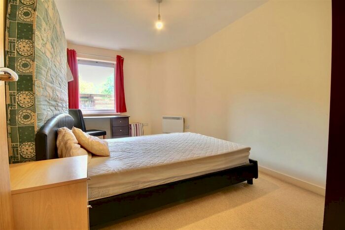 2 Bedroom Flat To Rent In Cross Street, Portsmouth, PO1