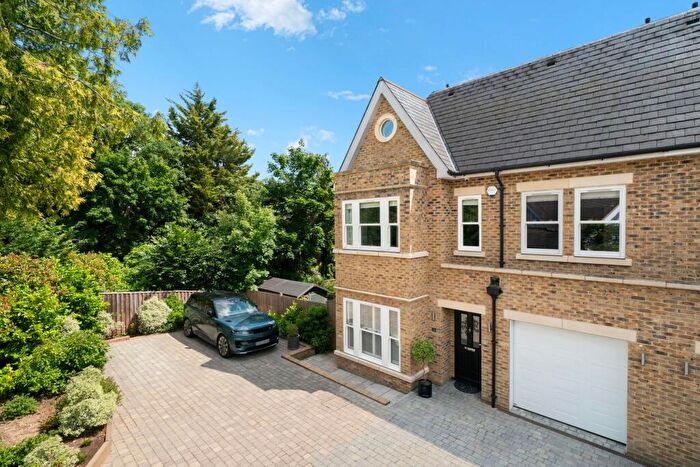 5 Bedroom Semi-Detached House For Sale In Leatherhead Road, Oxshott, KT22
