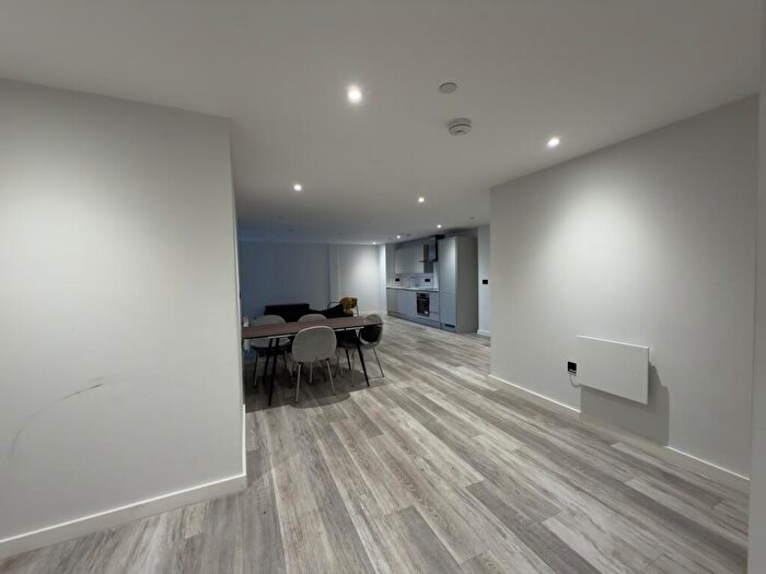 2 Bedroom Apartment To Rent In Apex Lofts, Warwick Street, B12
