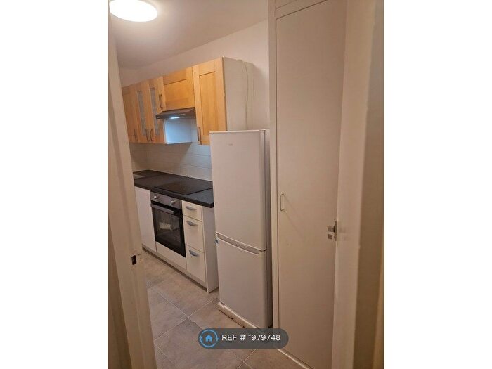 1 Bedroom Flat To Rent In Powell Court, South Croydon, CR2