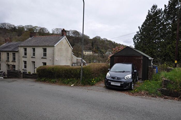 4 Bedroom Semi-Detached House For Sale In Talog, Carmarthen, SA33