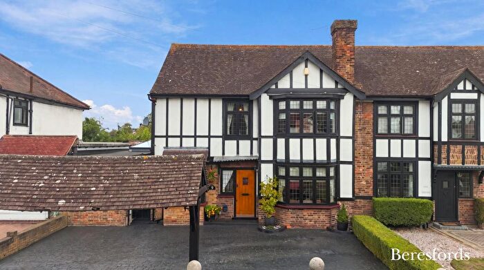 3 Bedroom Semi Detached House For Sale In Edward Close, Gidea Park, RM2