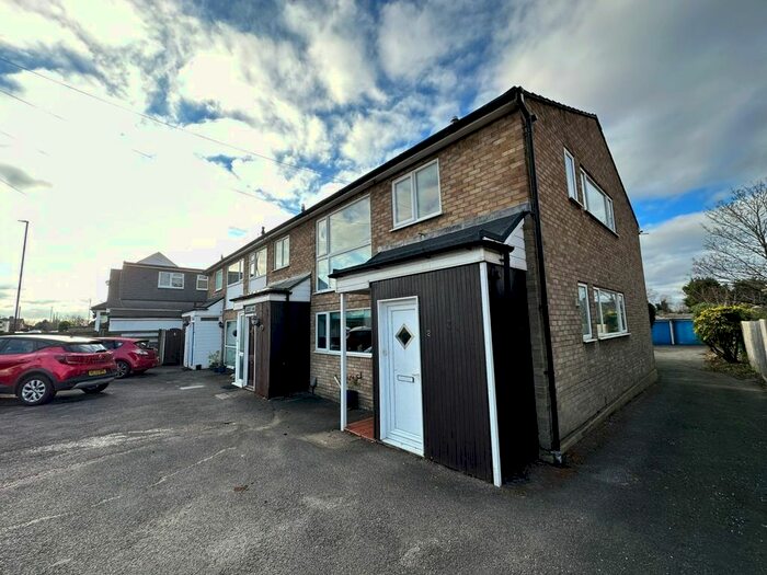 2 Bedroom Maisonette To Rent In Worple Road, Staines Upon Thames, TW18