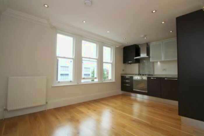 2 Bedroom Flat To Rent In Holloway Road, Upper Holloway, N7