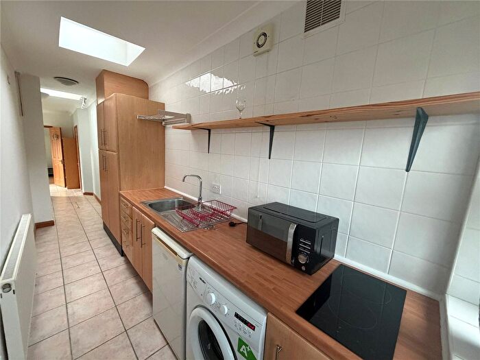 1 Bedroom Flat To Rent In Northfield Road, Barnet, EN4