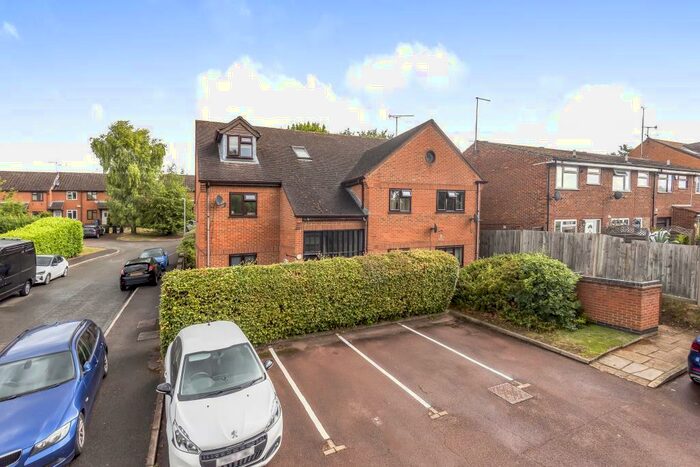 1 Bedroom Apartment To Rent In High Wycombe, Buckinghamshire, HP11