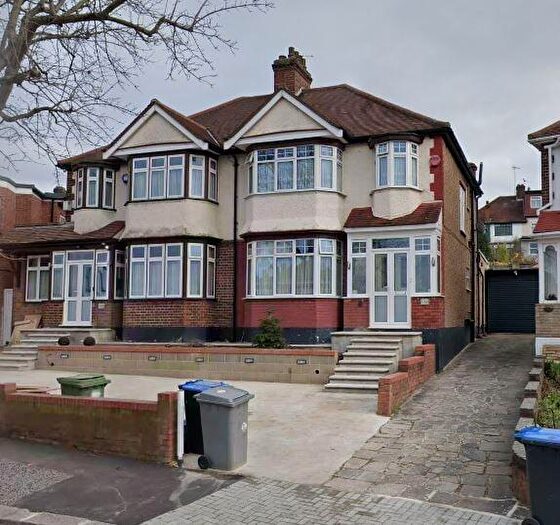 4 Bedroom Semi-Detached House To Rent In Cairnfield Avenue, London, NW2