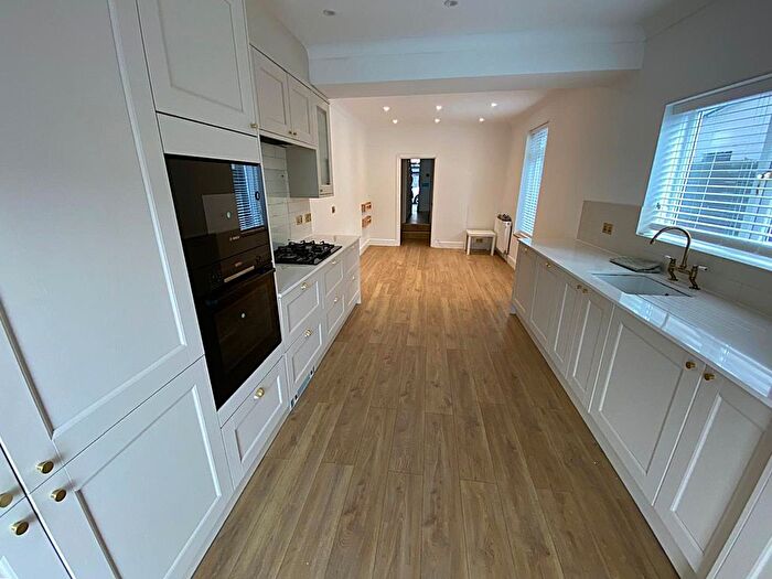 4 Bedroom Terraced House To Rent In Corporation Road, Cardiff, CF11