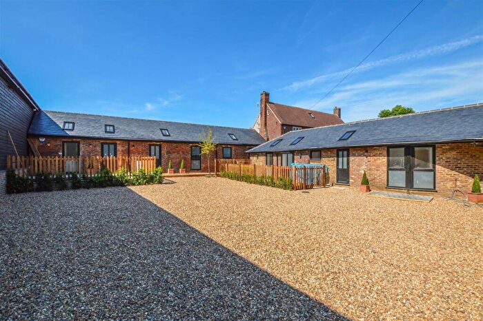 2 Bedroom Cottage To Rent In Bradden Lane, Gaddesden Row, HP2