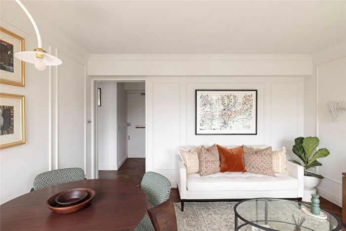 1 Bedroom Flat For Sale In Ladbroke Square, London, W11