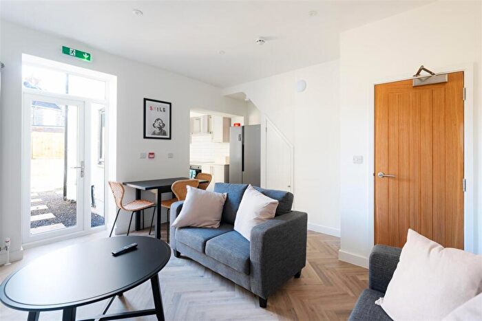 6 Bedroom House To Rent In Thicket Road, Bristol, BS16