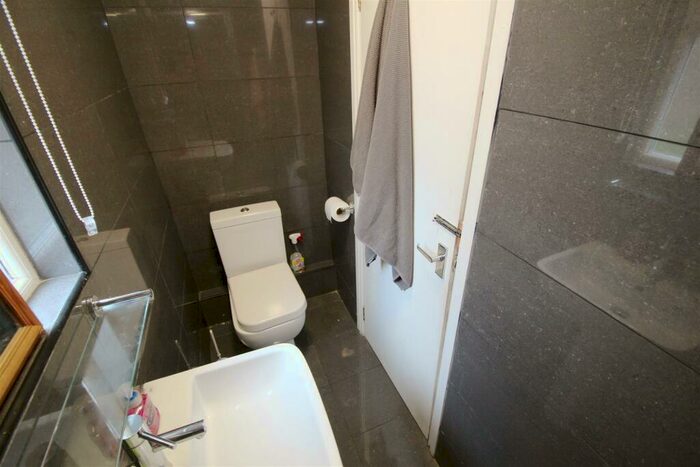 6 Bedroom House To Rent In Victoria Road, Hyde Park, Leeds, LS6