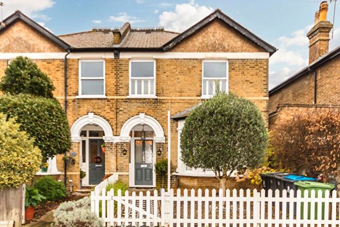 2 Bedroom Flat To Rent In Ellerton Road, Surbiton, KT6