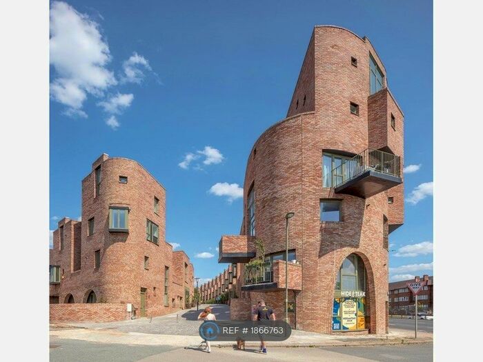 2 Bedroom Flat To Rent In Edgewood Mews, London, N3